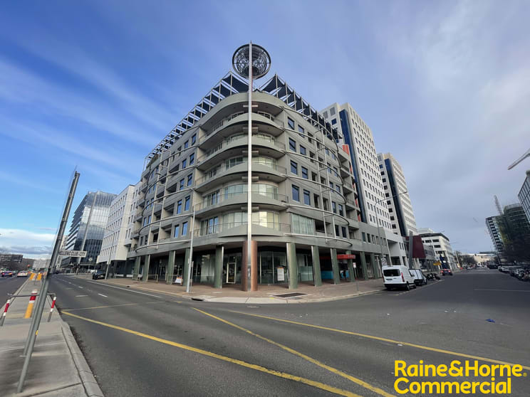 Click to view all images 4/16 Moore Street City ACT 2601 - Image 1