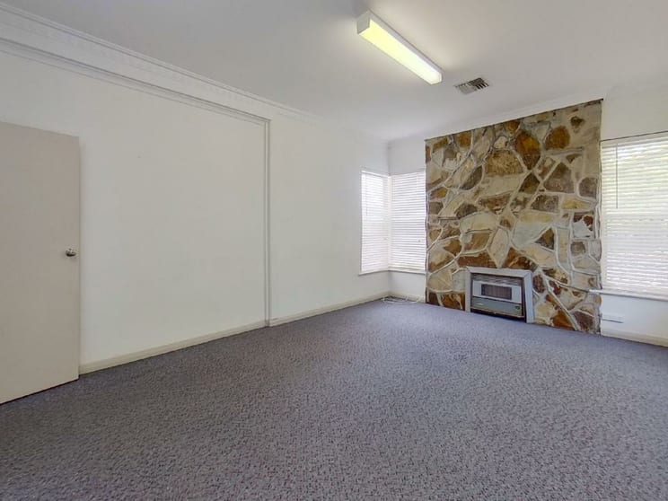 Click to view all images 76 Hutchinson Street Mount Barker SA 5251 - Image 2
