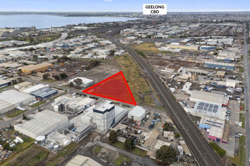 Click to view all images 61 Cowie Street/61 Cowie Street North Geelong VIC 3215 - Image 3