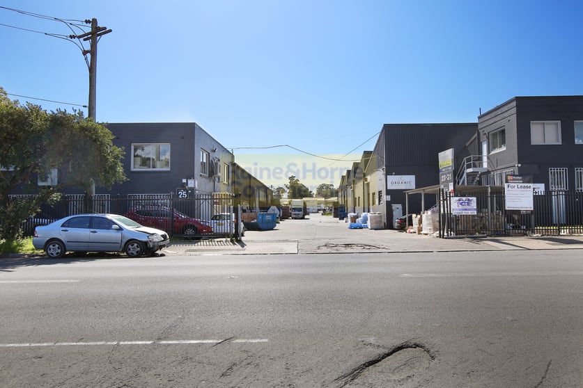 Click to view all images 4/25 Fairfield Street Fairfield NSW 2165 - Image 3