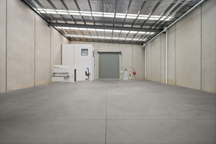 Click to view all images 1/3 Kelly Court Springvale VIC 3171 - Image 2