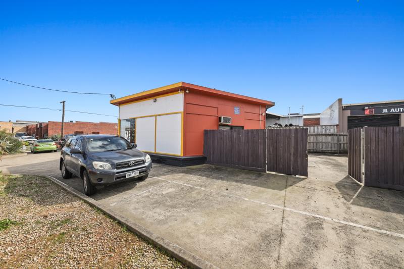 Click to view all images 50 Shafton Street Huntingdale VIC 3166 - Image 3