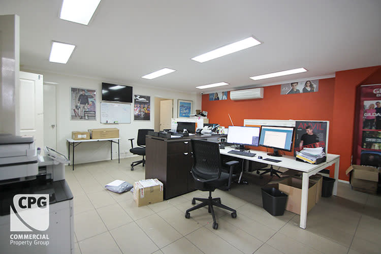 Click to view all images 1/21-23 Brunker Road Greenacre NSW 2190 - Image 3