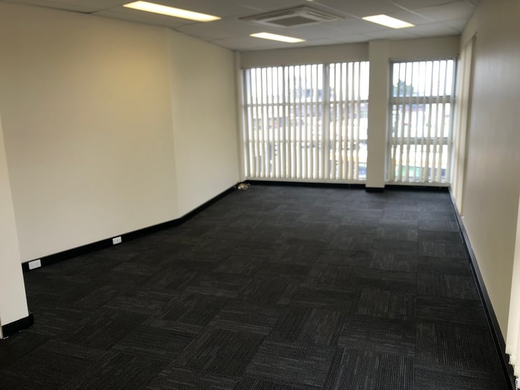 Click to view all images 5/211 Warrigal Road Oakleigh VIC 3166 - Image 2