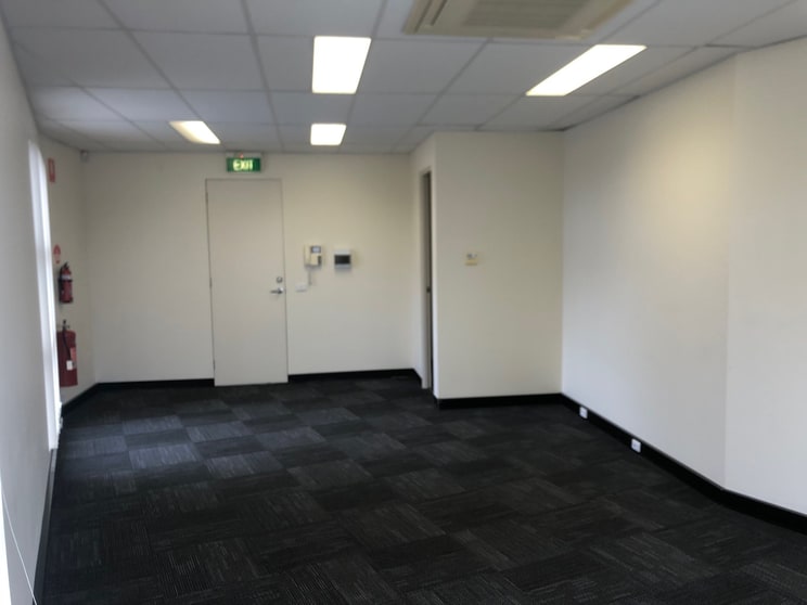Click to view all images 5/211 Warrigal Road Oakleigh VIC 3166 - Image 3