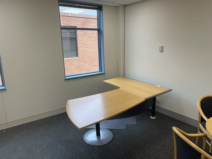 Click to view all images 3/1 Geils Court Deakin ACT 2600 - Image 3