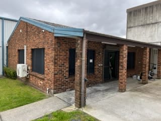 2/10 Doyle Avenue Unanderra NSW 2526 - Image 1