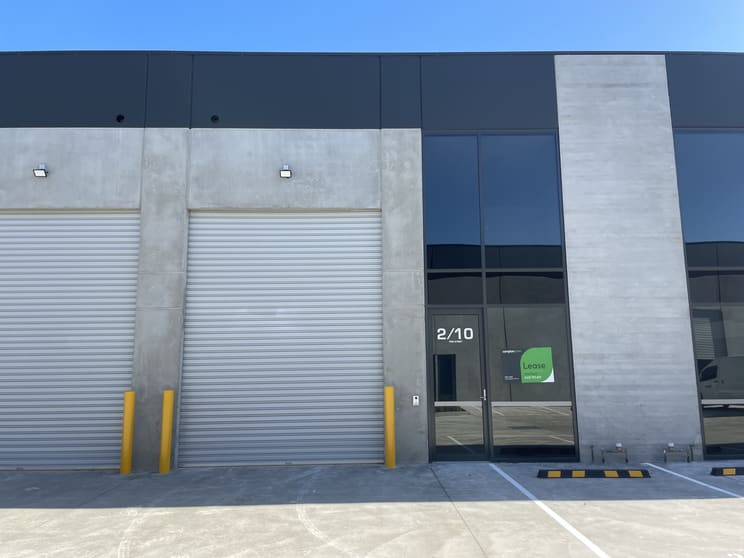 Click to view all images 2/10 Fink Street Williamstown VIC 3016 - Image 1