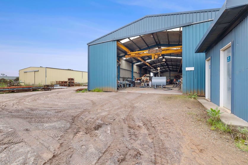 Click to view all images 33 Ballarat-Carngham Road Delacombe VIC 3356 - Image 2