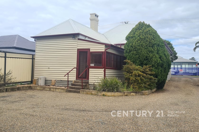 Click to view all images 31 Moss Street Nowra NSW 2541 - Image 3