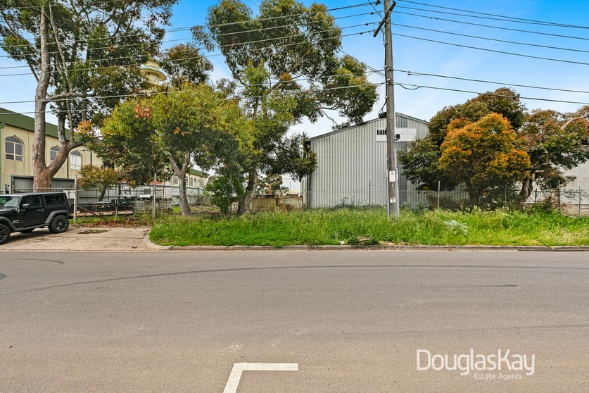 Click to view all images 6 Carrington Drive Albion VIC 3020 - Image 3
