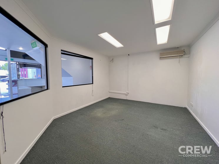 Click to view all images 2/11 Distribution Avenue Molendinar QLD 4214 - Image 3