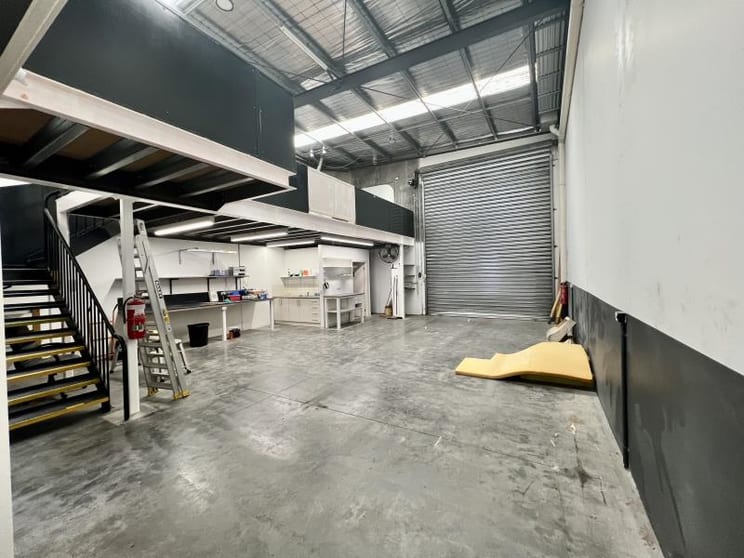 Unit 1/1, 46-50 Buchanan Road Brooklyn VIC 3012 - Image 2