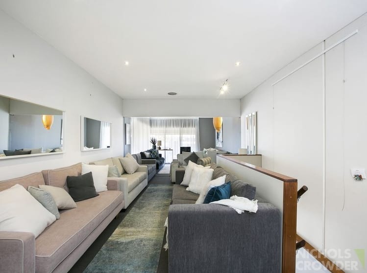 Click to view all images 10 Bennetts Road Mornington VIC 3931 - Image 3