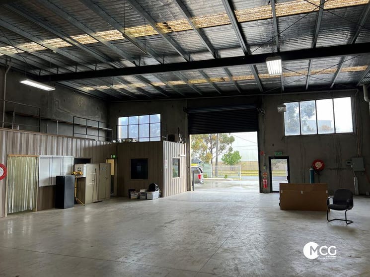 Click to view all images 565A Somerville Road Sunshine West VIC 3020 - Image 2