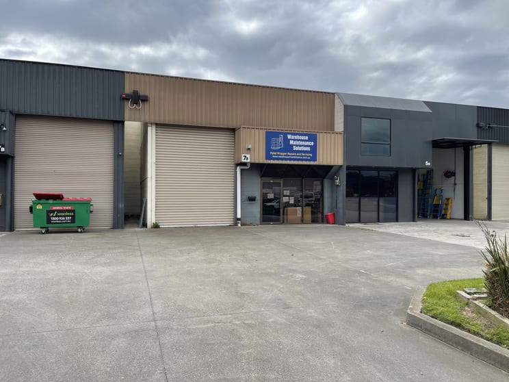 Click to view all images 1/7 (7a) Macbeth Street Braeside VIC 3195 - Image 2