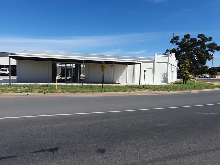 Click to view all images Crn Fifteenth St & Koorlong Ave Street Irymple VIC 3498 - Image 1