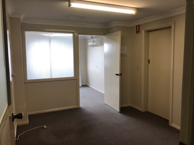 Suite 4/18 Sweaney Street Inverell NSW 2360 - Image 1