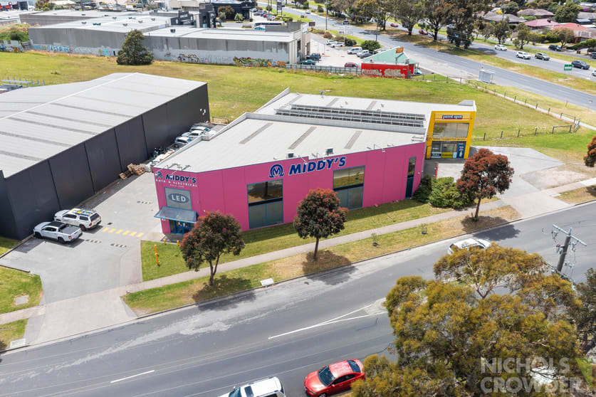Click to view all images 1/2 Frankston Gardens Drive Carrum Downs VIC 3201 - Image 3
