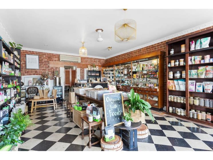 Click to view all images 106 William Street Rockhampton City QLD 4700 - Image 2