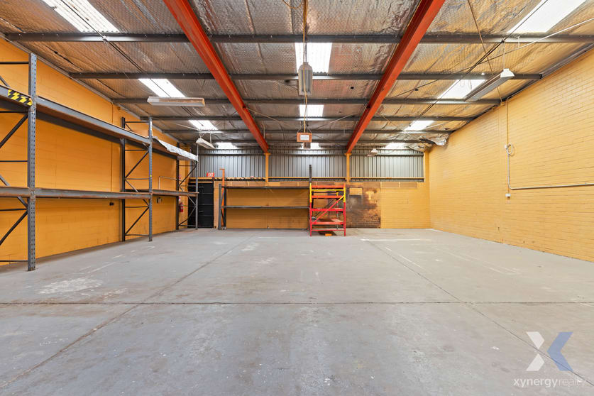 Click to view all images 4/15-17 Slough Road Altona VIC 3018 - Image 2