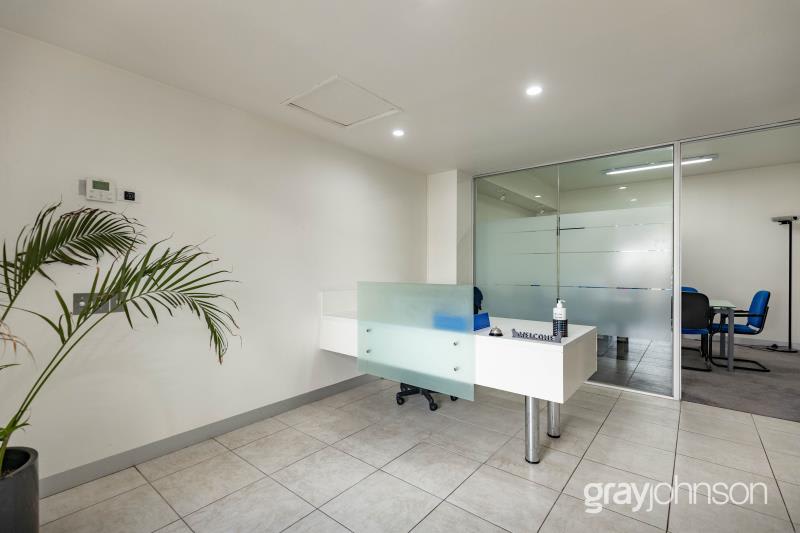 2/11 Beach Street Port Melbourne VIC 3207 - Image 3