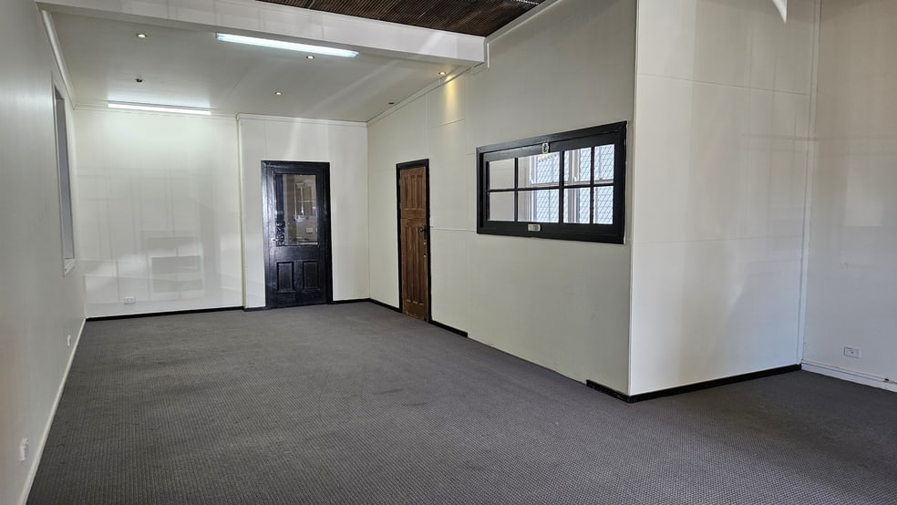 Click to view all images 16 Mostyn Street Castlemaine VIC 3450 - Image 3