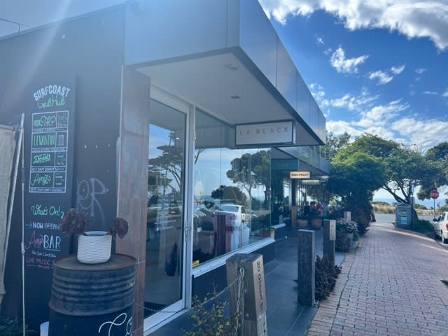 Click to view all images 2D Gilbert Street Torquay VIC 3228 - Image 2