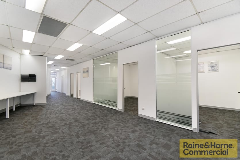 Click to view all images 2&5/924 Gympie Road Chermside QLD 4032 - Image 3
