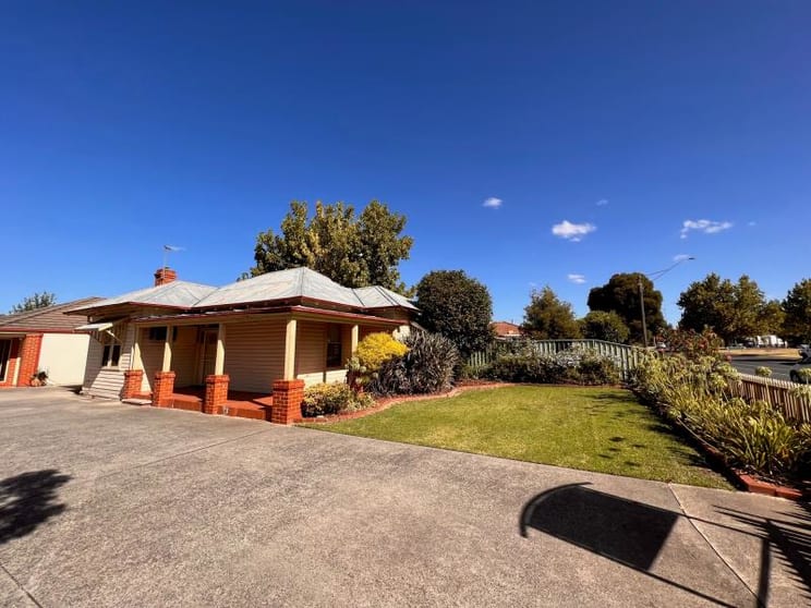 214 Beechworth Road Wodonga VIC 3690 - Image 2