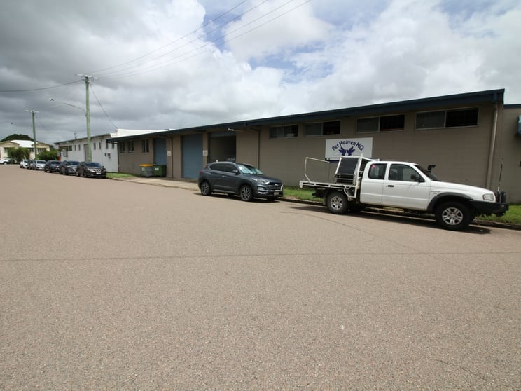 Click to view all images 2/20 Yeatman Street Hyde Park QLD 4812 - Image 2