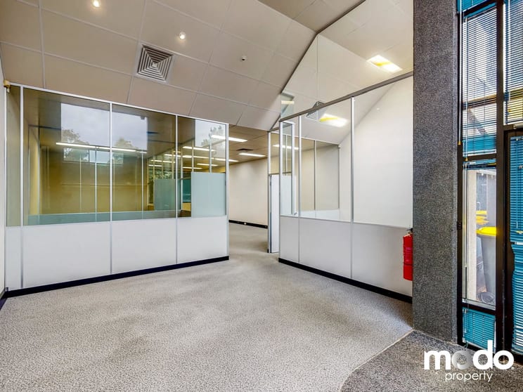2/5 Redland Drive Mitcham VIC 3132 - Image 3