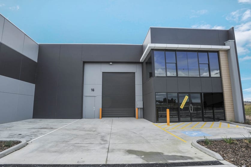 Click to view all images 16 Rainier Crescent Clyde North VIC 3978 - Image 1