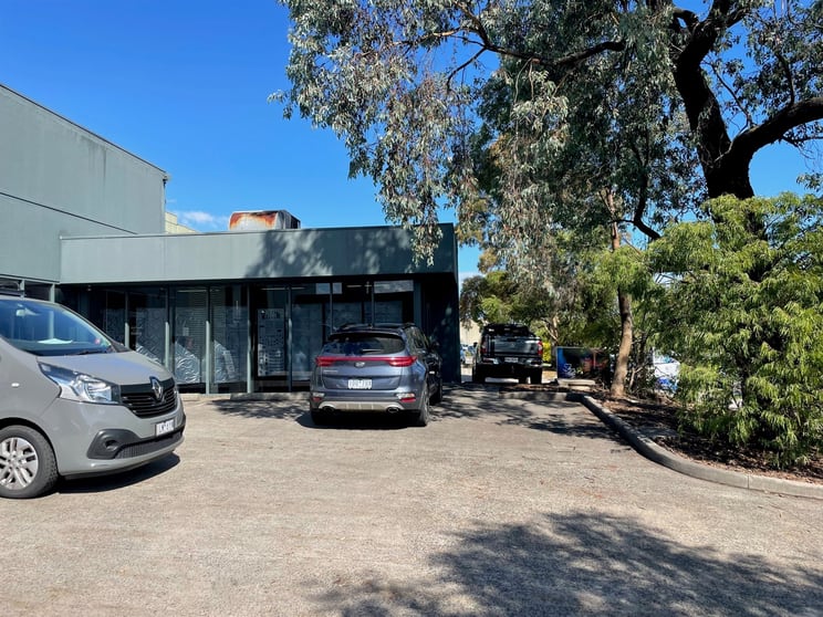Click to view all images 2/8 Newcastle Road Bayswater VIC 3153 - Image 2