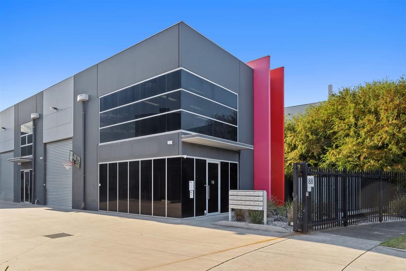 Click to view all images 16/88 Wirraway Port Melbourne VIC 3207 - Image 1