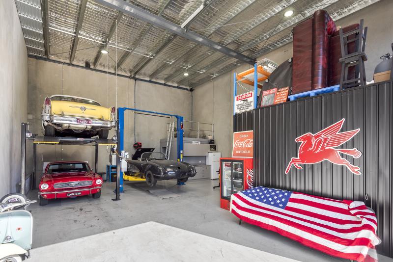 Click to view all images Unit 3, 65 Leather Street/Unit 3, 65 Leather Street Breakwater VIC 3219 - Image 2