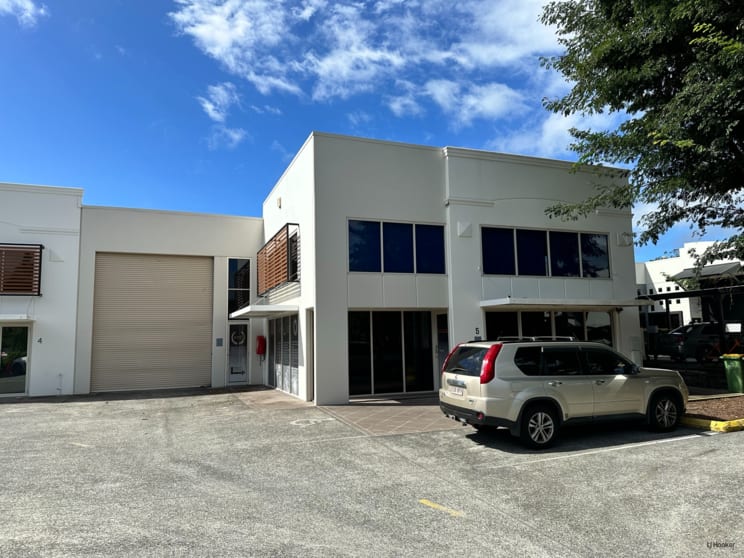 Click to view all images 5/17 Crown Court Varsity Lakes QLD 4227 - Image 3