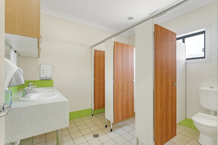 Click to view all images 281a Princes Highway Bomaderry NSW 2541 - Image 2