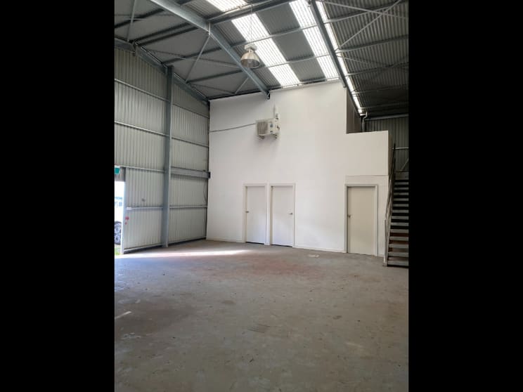 Click to view all images 2/8 John Street Mansfield Park SA 5012 - Image 2