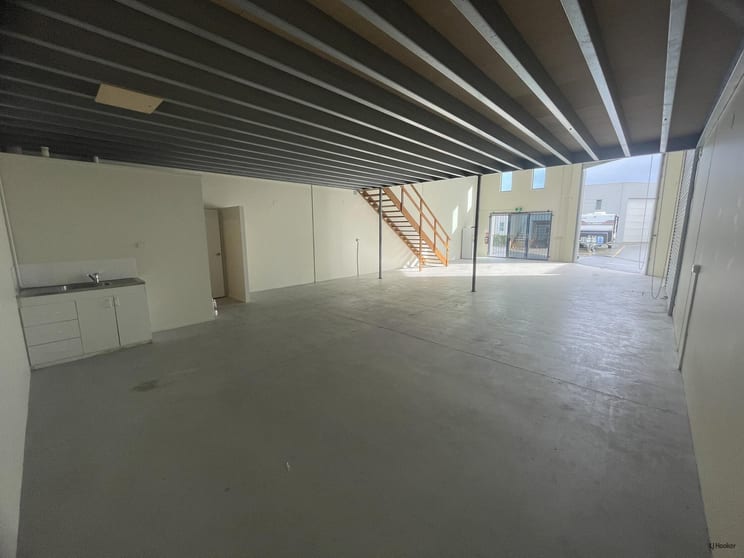 10/14 Fremantle Street Burleigh Heads QLD 4220 - Image 3