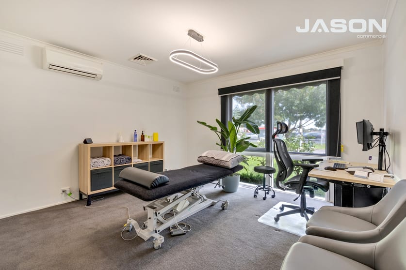 Click to view all images 240 Mickleham Road Gladstone Park VIC 3043 - Image 3