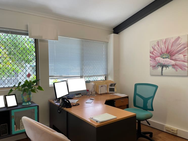 Click to view all images 8/345 Sheridan Street Cairns North QLD 4870 - Image 3