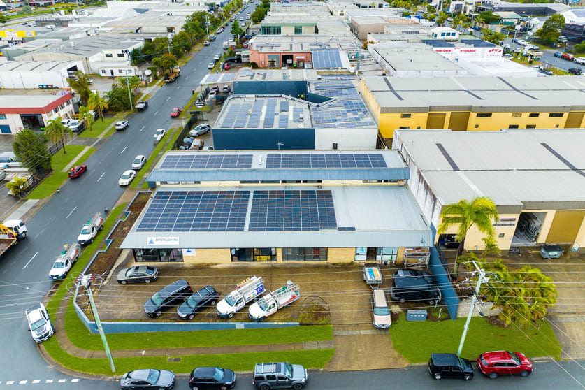 Click to view all images Units 3 & 4/3 Hampton Road Burleigh Heads QLD 4220 - Image 2