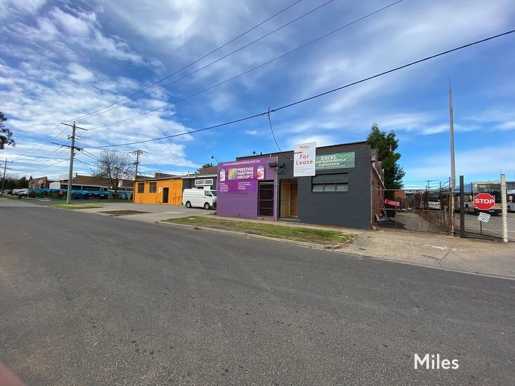 Click to view all images 4/179 Bamfield Road Heidelberg West VIC 3081 - Image 2