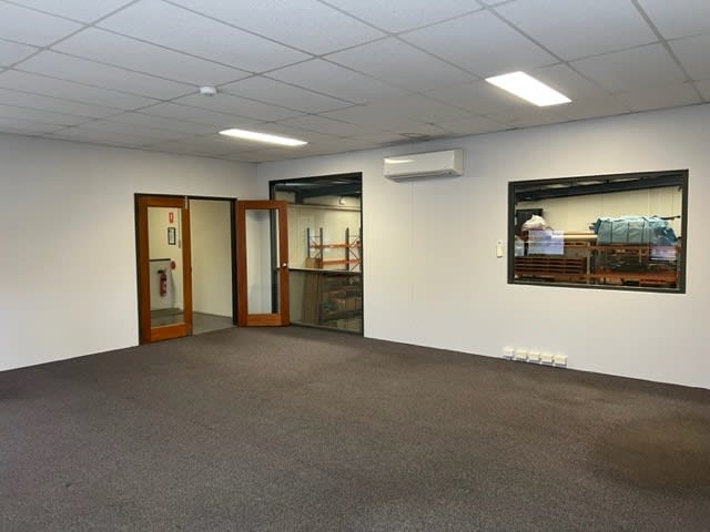 Click to view all images Unit 1/203 Star Street Welshpool WA 6106 - Image 2