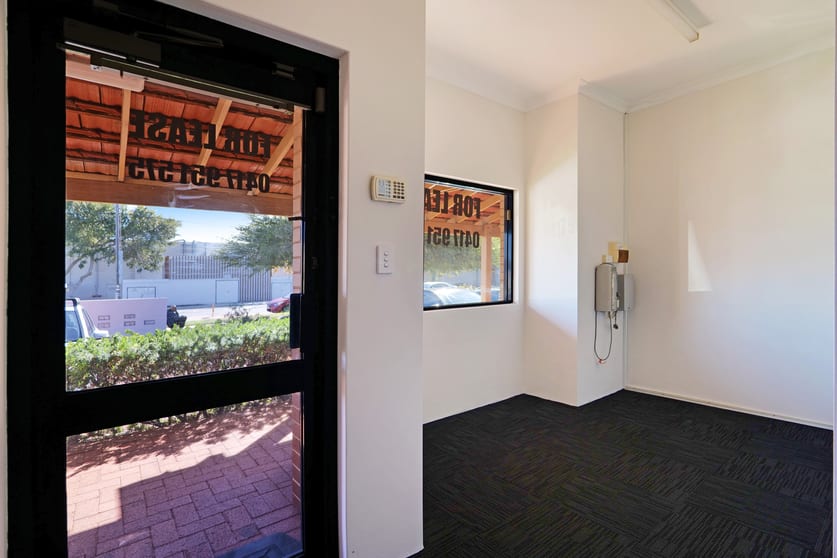 Click to view all images Unit 4/226 Fulham Street Cloverdale WA 6105 - Image 2