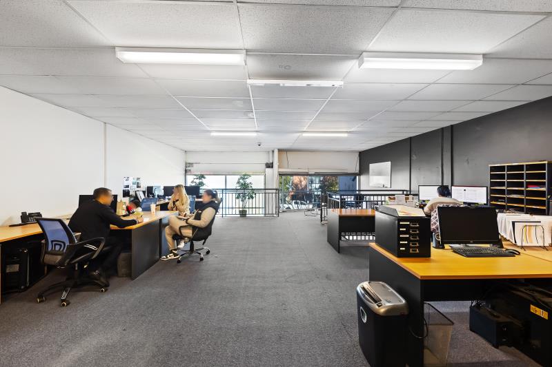 Click to view all images 31 Lincoln Street Richmond VIC 3121 - Image 3