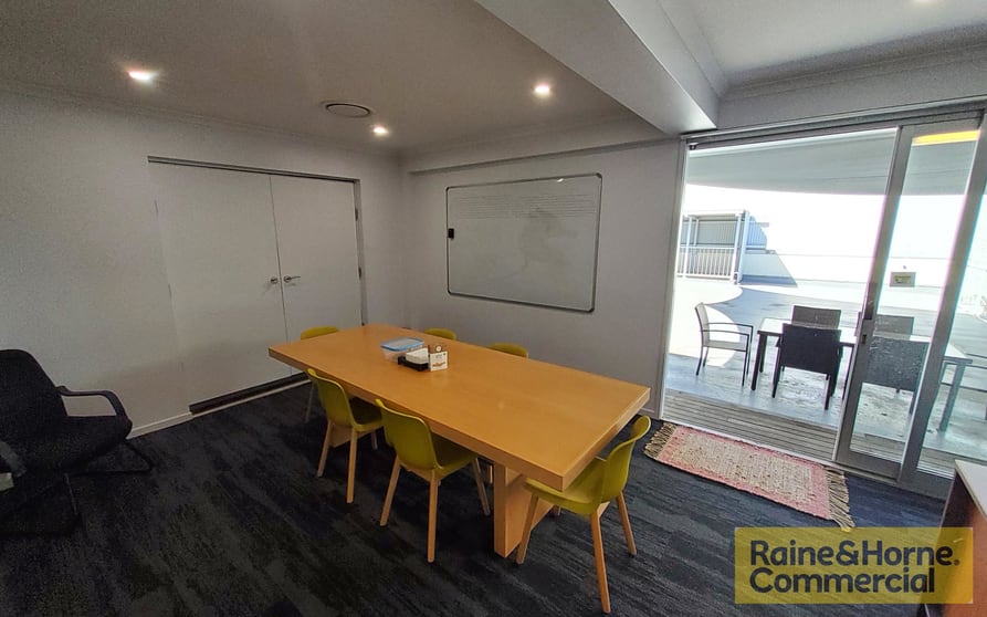 Click to view all images 2/255 Gympie Road Kedron QLD 4031 - Image 3