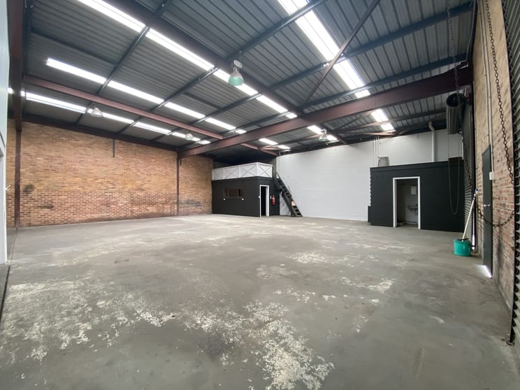 Unit 5/3 Carnarvon Road West Gosford NSW 2250 - Image 2