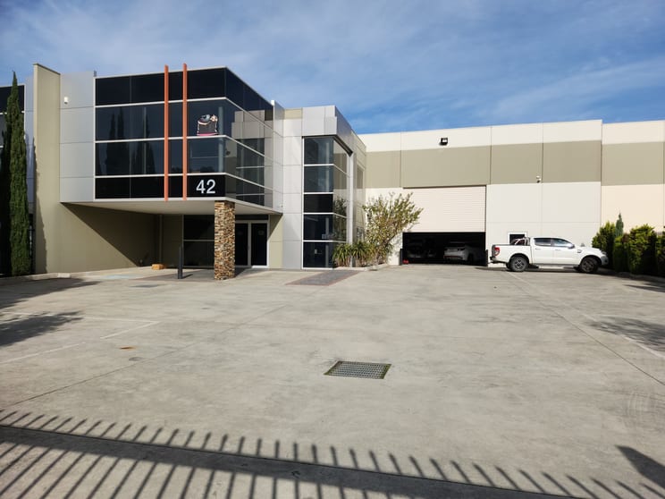 Click to view all images 42 Latitude Boulevard Thomastown VIC 3074 - Image 1